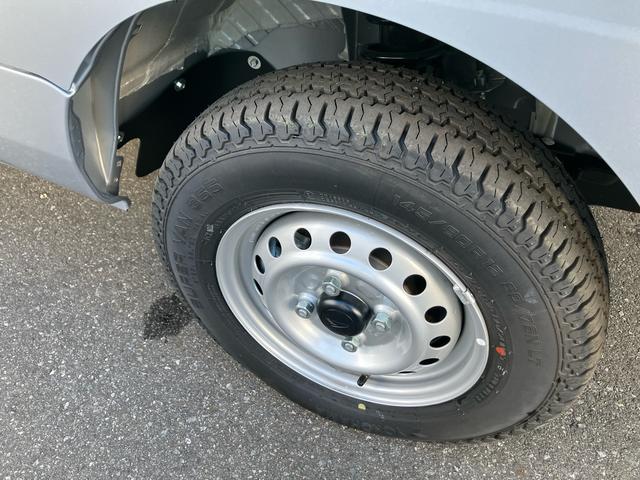ハイゼットトラック ジャンボエクストラ　４ＷＤ　ＣＶＴ　６６０ｃｃ　衝突被害軽減ブレーキ　横滑り防止装置　ＡＢＳ　アイドリングストップ　プッシュボタンスタート　マニュアルエアコン　パワーステアリング　パワーウィンドウ　電動格納ドアミラー（27枚目）