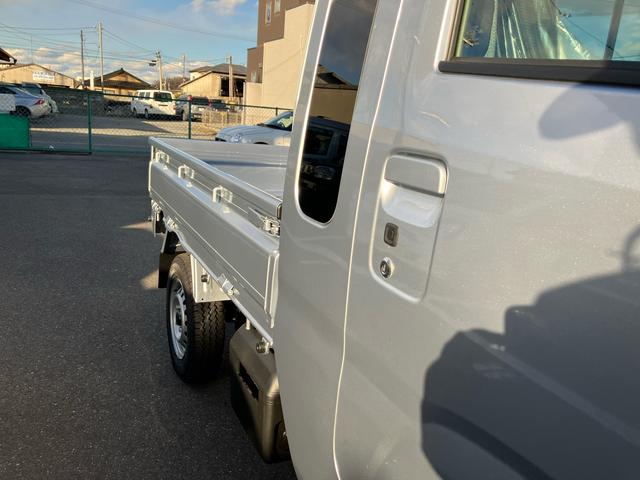 ハイゼットトラック ジャンボエクストラ　４ＷＤ　ＣＶＴ　６６０ｃｃ　衝突被害軽減ブレーキ　横滑り防止装置　ＡＢＳ　アイドリングストップ　プッシュボタンスタート　マニュアルエアコン　パワーステアリング　パワーウィンドウ　電動格納ドアミラー（33枚目）