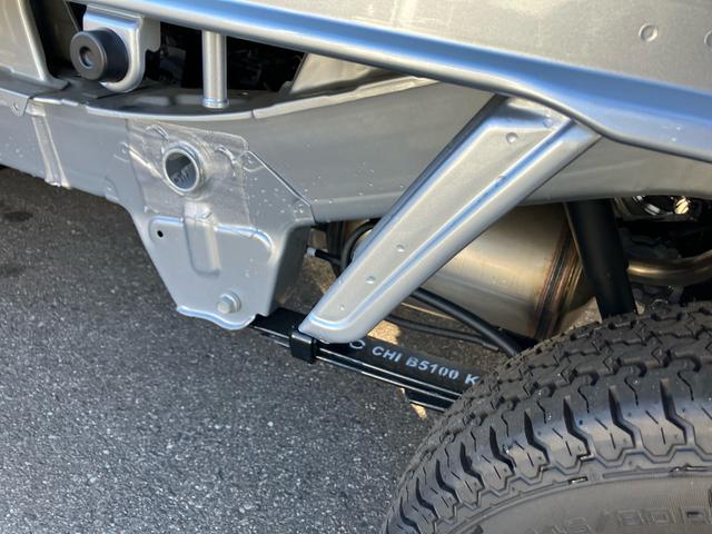 ハイゼットトラック ジャンボエクストラ　４ＷＤ　ＣＶＴ　６６０ｃｃ　衝突被害軽減ブレーキ　横滑り防止装置　ＡＢＳ　アイドリングストップ　プッシュボタンスタート　マニュアルエアコン　パワーステアリング　パワーウィンドウ　電動格納ドアミラー（41枚目）