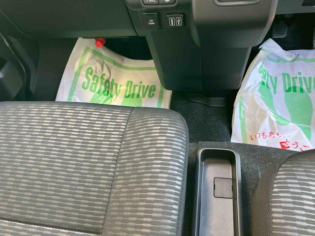 ハイゼットカーゴ クルーズターボ 4WD 届出済未使用車 4WD CVT 660cc ターボ ディスプレイオーディオ 衝突被害軽減ブレーキ 横滑り防止装置 ABS アイドリングストップ プッシュボタンスタート 両側スライドドア 前席パワーウィンドウ(12枚目)