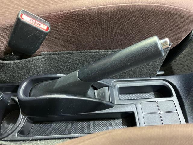 ヴィッツ ジュエラ　禁煙車　純正ナビ　キーレスエントリー　ＬＥＤヘッドライト　電動格納ミラー　シートリフター　ＥＴＣ　シルバー加飾付きステアリング（23枚目）