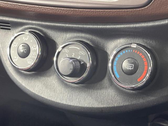 ヴィッツ ジュエラ　禁煙車　純正ナビ　キーレスエントリー　ＬＥＤヘッドライト　電動格納ミラー　シートリフター　ＥＴＣ　シルバー加飾付きステアリング（25枚目）