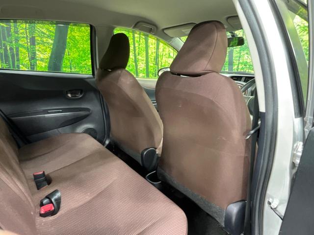 ヴィッツ ジュエラ　禁煙車　純正ナビ　キーレスエントリー　ＬＥＤヘッドライト　電動格納ミラー　シートリフター　ＥＴＣ　シルバー加飾付きステアリング（37枚目）