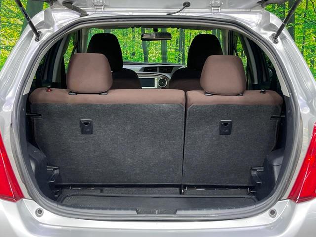 ヴィッツ ジュエラ　禁煙車　純正ナビ　キーレスエントリー　ＬＥＤヘッドライト　電動格納ミラー　シートリフター　ＥＴＣ　シルバー加飾付きステアリング（43枚目）