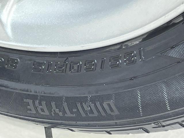 ヴィッツ ジュエラ　禁煙車　純正ナビ　キーレスエントリー　ＬＥＤヘッドライト　電動格納ミラー　シートリフター　ＥＴＣ　シルバー加飾付きステアリング（48枚目）