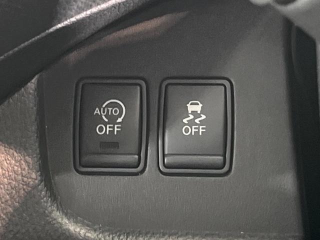 セレナ ハイウェイスター　４ＷＤ　後席モニター　両側電動スライドドア　ＨＤＤナビ　バックカメラ　クルコン　革巻きステアリング　ＨＩＤヘッド　オートライト　リアオートエアコン　８人乗り　アイドリングストップ　盗難防止装置（8枚目）