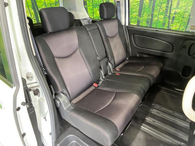 セレナ ハイウェイスター　４ＷＤ　後席モニター　両側電動スライドドア　ＨＤＤナビ　バックカメラ　クルコン　革巻きステアリング　ＨＩＤヘッド　オートライト　リアオートエアコン　８人乗り　アイドリングストップ　盗難防止装置（10枚目）