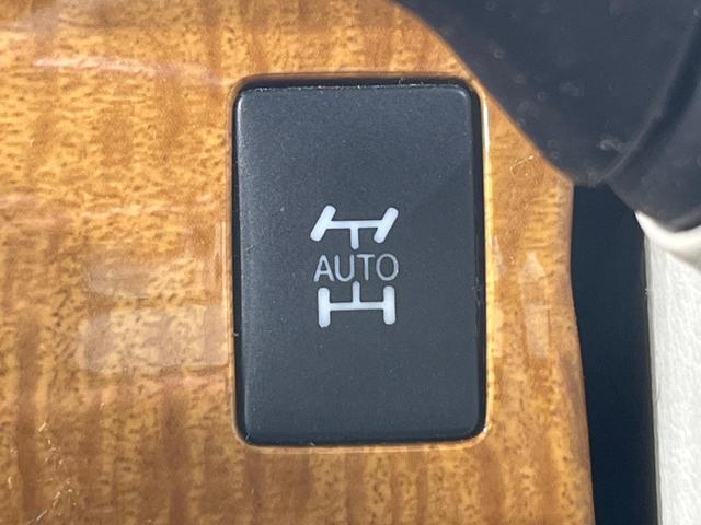 エスティマ アエラス　４ＷＤ　後席モニター　電動スライドドア　純正ナビ　バックカメラ　８人乗り　クルコン　ＨＩＤヘッド　オートライト　革巻きステア　プライバシーガラス　横滑防止装置　盗難防止装置　トラクションコントロール（30枚目）