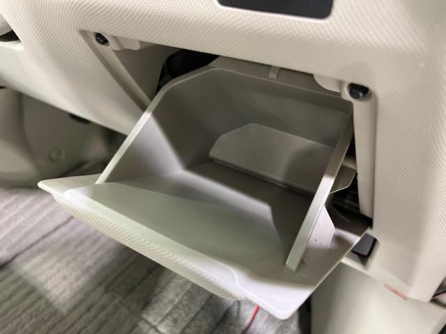 エスティマ アエラス　４ＷＤ　後席モニター　電動スライドドア　純正ナビ　バックカメラ　８人乗り　クルコン　ＨＩＤヘッド　オートライト　革巻きステア　プライバシーガラス　横滑防止装置　盗難防止装置　トラクションコントロール（48枚目）