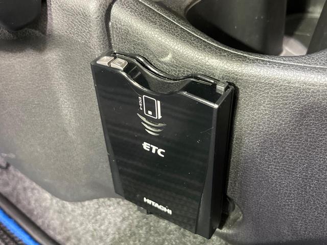 ノート ｅ－パワー　Ｘ　禁煙車　エマージェンシーブレーキ　車線逸脱警報　純正ナビ　全周囲カメラ　ＬＥＤヘッド　オートライト　ステアリングスイッチ　オートエアコン　ＥＴＣ　盗難防止装置　プライバシーガラス　横滑防止装置（7枚目）