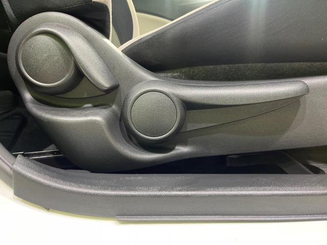 ノート ｅ－パワー　Ｘ　禁煙車　エマージェンシーブレーキ　車線逸脱警報　純正ナビ　全周囲カメラ　ＬＥＤヘッド　オートライト　ステアリングスイッチ　オートエアコン　ＥＴＣ　盗難防止装置　プライバシーガラス　横滑防止装置（28枚目）