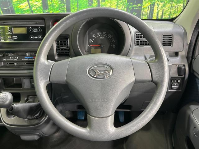 ハイゼットカーゴ クルーズ　禁煙車　５ＭＴ　純正オーディオ　キーレスエントリー　電動格納ミラー（11枚目）