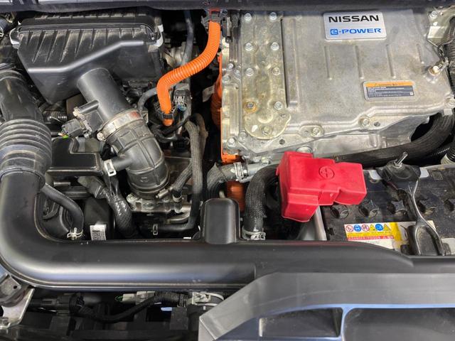 セレナ e-パワー オーテック スポーツスペック 両側電動スライドドア 純正ナビ 全周囲カメラ 寒冷地仕様 衝突軽減装置 プロパイロット 2トーンカラー ステアリングヒーター シートヒーター 合皮シート LEDヘッド ETC(18枚目)