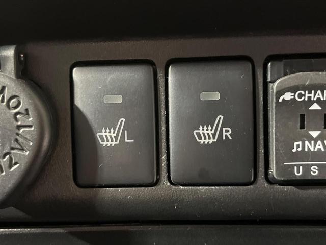 トール カスタムＧ　リミテッドＩＩ　ＳＡＩＩＩ　４ＷＤ　９インチナビ　両側電動スライドドア　全周囲カメラ　衝突被害軽減システム　ＬＥＤヘッド　シートヒーター　シートバックテーブル　ビルトインＥＴＣ　　オートハイビーム（6枚目）