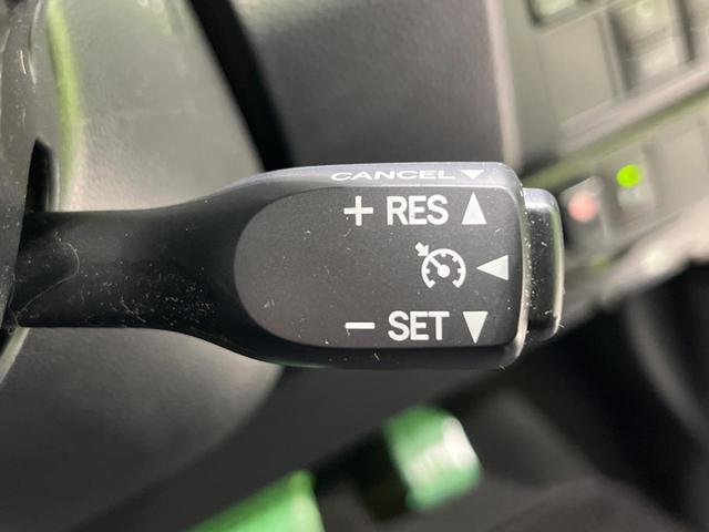 トール カスタムＧ　リミテッドＩＩ　ＳＡＩＩＩ　４ＷＤ　９インチナビ　両側電動スライドドア　全周囲カメラ　衝突被害軽減システム　ＬＥＤヘッド　シートヒーター　シートバックテーブル　ビルトインＥＴＣ　　オートハイビーム（8枚目）