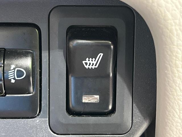 【シートヒーター】寒い日に重宝するシートヒーター！エアコンより早く温まってくれるので寒がりの人も安心ですね♪エアコンの温風は乾燥するから苦手、という方にもをおすすめです。