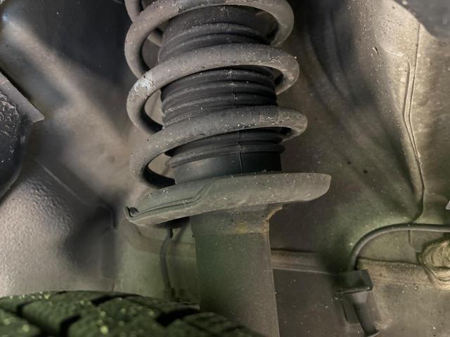 お車を安心してお乗りいただく為には、足回りの定期点検が欠かせません。サービスサポート（有償保証）では無料点検もご提供しており、安心のカーライフをお過ごしいただけるサポート体制が整っています。