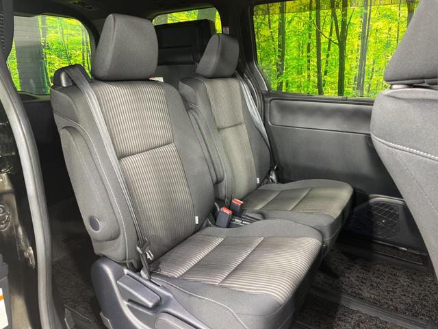 ヴォクシー ＺＳ　煌　純正１０．５インチナビ　両側電動スライドドア　寒冷地仕様　７人乗り　衝突軽減装置　禁煙車　バックカメラ　ＬＥＤヘッドライト　オートハイビーム　クルーズコントロール（9枚目）