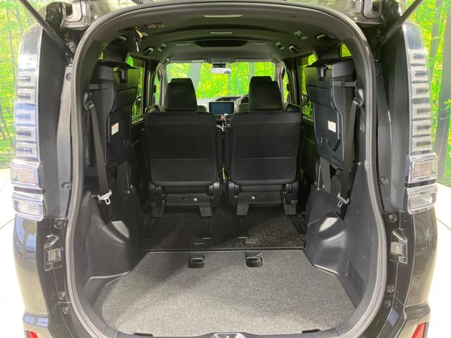 ヴォクシー ＺＳ　煌　純正１０．５インチナビ　両側電動スライドドア　寒冷地仕様　７人乗り　衝突軽減装置　禁煙車　バックカメラ　ＬＥＤヘッドライト　オートハイビーム　クルーズコントロール（10枚目）