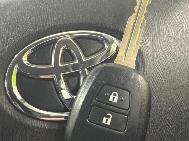 アクア Ｇ　Ｇ’ｓ　純正７インチナビ　バックカメラ　禁煙車　ハーフレザーシート　ＬＥＤヘッド　ＥＴＣ　純正１７インチアルミホイール　オートエアコン　Ｂｌｕｅｔｏｏｔｈ再生　フルセグ　ＬＥＤフォグ（6枚目）