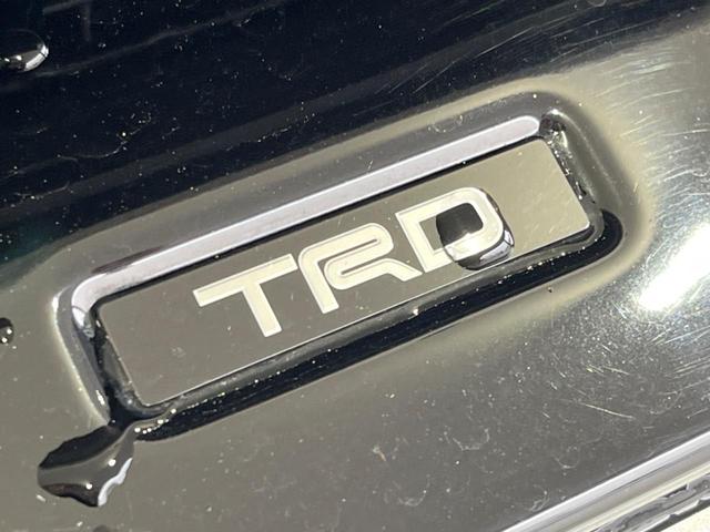 プリウス Ａ　純正１１インチナビ　サンルーフ　衝突軽減システム　ブラインドスポットモニター　ヘッドアップディスプレイ　車線逸脱警告　ＬＥＤヘッドライト　バックカメラ　パワーシート（5枚目）