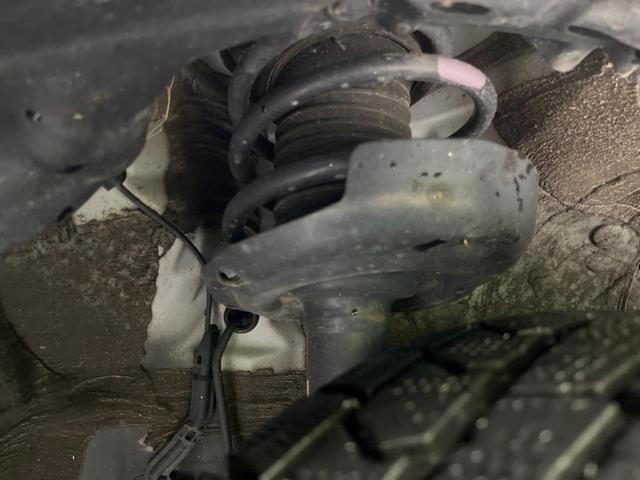 プリウス Ａ　純正１１インチナビ　サンルーフ　衝突軽減システム　ブラインドスポットモニター　ヘッドアップディスプレイ　車線逸脱警告　ＬＥＤヘッドライト　バックカメラ　パワーシート（21枚目）