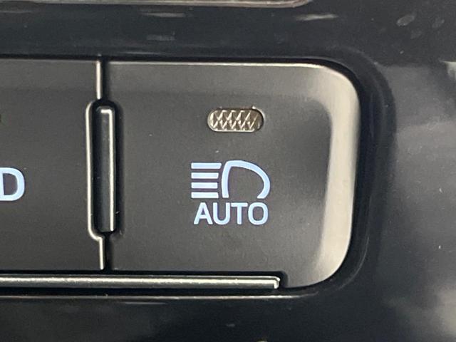 プリウス Ａ　純正１１インチナビ　サンルーフ　衝突軽減システム　ブラインドスポットモニター　ヘッドアップディスプレイ　車線逸脱警告　ＬＥＤヘッドライト　バックカメラ　パワーシート（37枚目）