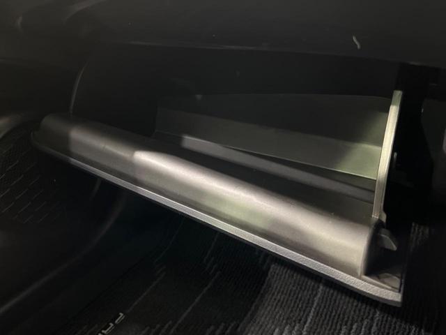 プリウス Ａ　純正１１インチナビ　サンルーフ　衝突軽減システム　ブラインドスポットモニター　ヘッドアップディスプレイ　車線逸脱警告　ＬＥＤヘッドライト　バックカメラ　パワーシート（50枚目）