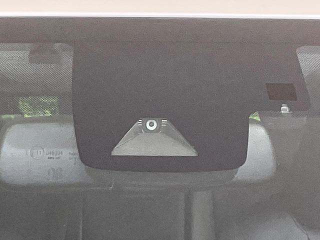 プリウス Ａプレミアム　モデリスタエアロ　衝突軽減システム　４ＷＤ　純正９インチナビ　寒冷地仕様　合皮シート　パワーシート　ブラインドスポットモニター　ヘッドアップディスプレイ　ＬＥＤヘッドライト　Ｂｌｕｅｔｏｏｔｈ再生（4枚目）