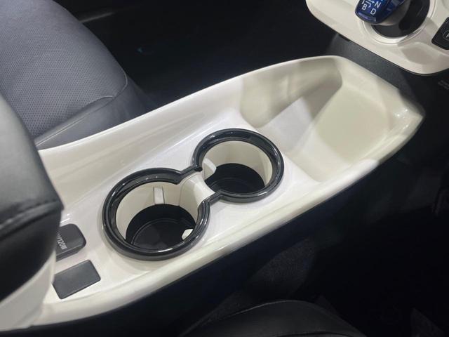 プリウス Ａプレミアム　モデリスタエアロ　衝突軽減システム　４ＷＤ　純正９インチナビ　寒冷地仕様　合皮シート　パワーシート　ブラインドスポットモニター　ヘッドアップディスプレイ　ＬＥＤヘッドライト　Ｂｌｕｅｔｏｏｔｈ再生（50枚目）