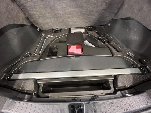 プリウス Ａプレミアム　モデリスタエアロ　衝突軽減システム　４ＷＤ　純正９インチナビ　寒冷地仕様　合皮シート　パワーシート　ブラインドスポットモニター　ヘッドアップディスプレイ　ＬＥＤヘッドライト　Ｂｌｕｅｔｏｏｔｈ再生（51枚目）