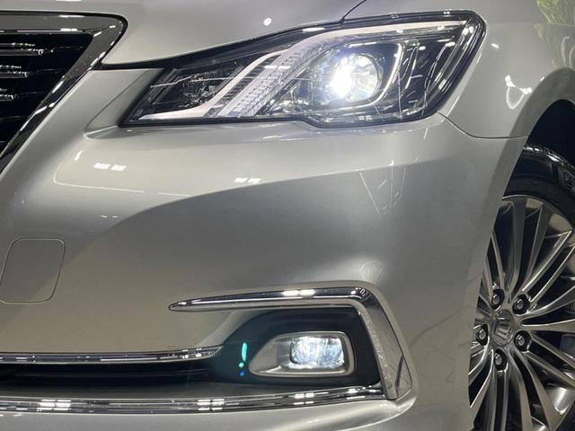 クラウンハイブリッド ロイヤルサルーン　Ｆｏｕｒ　４ＷＤ　衝突被害軽減システム　純正８インチナビ　禁煙車　オプション１７インチアルミホイール　レーダークルーズ　シートヒーター　パワーシート　ＬＥＤヘッド　Ｂｌｕｅｔｏｏｔｈ再生（12枚目）