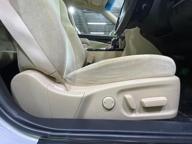 クラウンハイブリッド ロイヤルサルーン　Ｆｏｕｒ　４ＷＤ　衝突被害軽減システム　純正８インチナビ　禁煙車　オプション１７インチアルミホイール　レーダークルーズ　シートヒーター　パワーシート　ＬＥＤヘッド　Ｂｌｕｅｔｏｏｔｈ再生（29枚目）