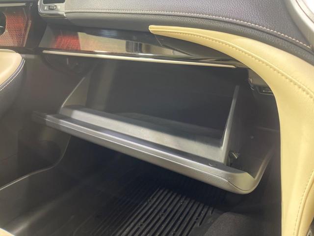 クラウンハイブリッド ロイヤルサルーン　Ｆｏｕｒ　４ＷＤ　衝突被害軽減システム　純正８インチナビ　禁煙車　オプション１７インチアルミホイール　レーダークルーズ　シートヒーター　パワーシート　ＬＥＤヘッド　Ｂｌｕｅｔｏｏｔｈ再生（46枚目）