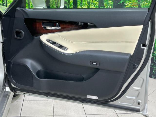 クラウンハイブリッド ロイヤルサルーン　Ｆｏｕｒ　４ＷＤ　衝突被害軽減システム　純正８インチナビ　禁煙車　オプション１７インチアルミホイール　レーダークルーズ　シートヒーター　パワーシート　ＬＥＤヘッド　Ｂｌｕｅｔｏｏｔｈ再生（52枚目）