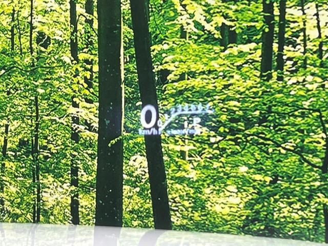 �y�w�b�h�A�b�v�f�B�X�v���C�z���݂̑��x�⑖�s�����f�W�^���\���ŉ^�]�ȑO���̃K���X�ɓ��e�I�^�]���A�ڐ������炳���K�v�ȏ����m�F�ł���̂łƂ��Ă��֗��ň��S�I