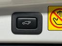 【パワーバックドア】スマートキーや運転席のボタンを押すだけでリアゲートが自動で開閉します!荷物を持っている時や、高い位置にあるバックドアを閉める際に便利な機能です♪