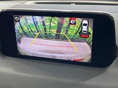 【バックカメラ】駐車時に後方がリアルタイム映像で確認できます。大型商業施設や立体駐車場での駐車時や、夜間のバック時に大活躍！運転スキルに関わらず、今や必須となった装備のひとつです！ 5