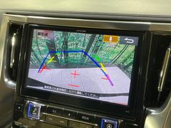 【バックカメラ】駐車時に後方がリアルタイム映像で確認できます。大型商業施設や立体駐車場での駐車時や、夜間のバック時に大活躍！運転スキルに関わらず、今や必須となった装備のひとつです！ 5