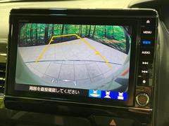 【バックカメラ】駐車時に後方がリアルタイム映像で確認できます。大型商業施設や立体駐車場での駐車時や、夜間のバック時に大活躍！運転スキルに関わらず、今や必須となった装備のひとつです！ 5