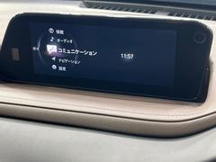 【８．８インチマツダコネクト】車内の雰囲気にマッチした大型のディスプレイ。スマホ接続でのナビ使用やＢｌｕｅｔｏｏｔｈ再生等、様々な機能が楽しめます。直感的なダイヤル操作が可能で、使い勝手も良好です。 3