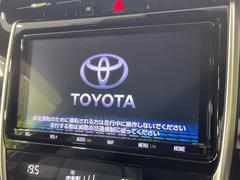 【純正９型ナビ】人気の純正ナビを装備しております。ナビの使いやすさはもちろん、オーディオ機能も充実！キャンプや旅行はもちろん、通勤や買い物など普段のドライブも楽しくなるはず♪ 4