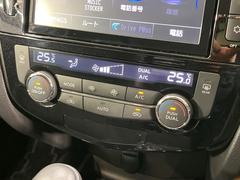 【左右独立型フルオートエアコン】運転席と助手席でそれぞれお好みの温度に設定可能。同乗者にも配慮した、快適な空調をお届け致します。 6