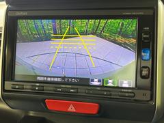 【バックカメラ】駐車時に後方がリアルタイム映像で確認できます。大型商業施設や立体駐車場での駐車時や、夜間のバック時に大活躍！運転スキルに関わらず、今や必須となった装備のひとつです！ 4