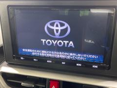 【純正９型ナビ】人気の純正ナビを装備。オーディオ機能も充実しており、Ｂｌｕｅｔｏｏｔｈ接続すればお持ちのスマホやＭＰ３プレイヤーの音楽を再生可能！毎日の運転がさらに楽しくなります！！ 4