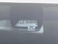 【トヨタセーフティセンス】走行中に前方の車両等を認識し、衝突しそうな時は警報とブレーキで衝突回避と被害軽減をアシスト。より安全にドライブをお楽しみいただけます。 5