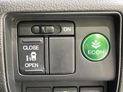 【パワースライドドア】スマートキーや運転席のスイッチでスライドドアの開閉が可能♪電動だから力を入れてドアを開ける必要が無く、小さいお子様でも、重い荷物を持っている時もラクに開け閉めできます♪ 6