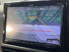 【バックカメラ】駐車時に後方がリアルタイム映像で確認できます。大型商業施設や立体駐車場での駐車時や、夜間のバック時に大活躍！運転スキルに関わらず、今や必須となった装備のひとつです！ 4
