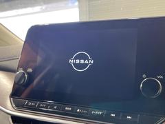 【純正ナビ】人気の純正ナビを装備。オーディオ機能も充実しており、Ｂｌｕｅｔｏｏｔｈ接続すればお持ちのスマホやＭＰ３プレイヤーの音楽を再生可能！毎日の運転がさらに楽しくなります！！ 4