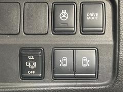 【両側パワースライドドア】スマートキーや運転席のスイッチで後席両側スライドドアの開閉が可能♪電動だから力を入れてドアを開ける必要が無く、小さなお子様でも簡単に開け閉めでき快適です♪ 3